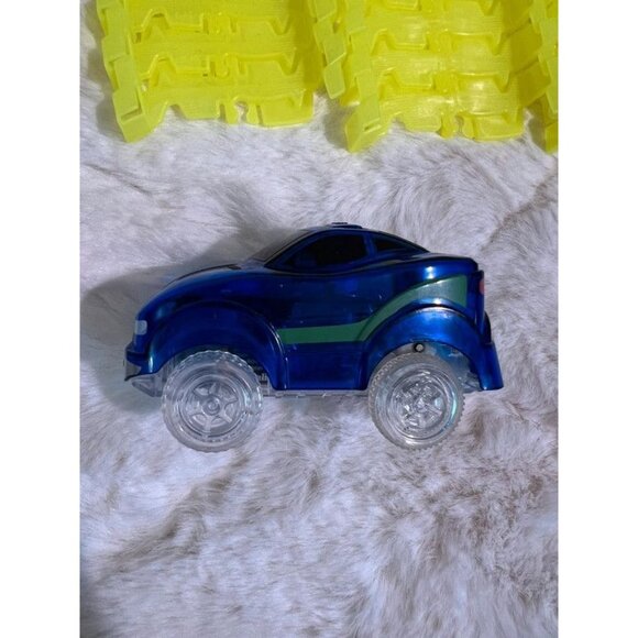 Children’s Magic Tracks Glow in the Dark - Picture 4 of 5